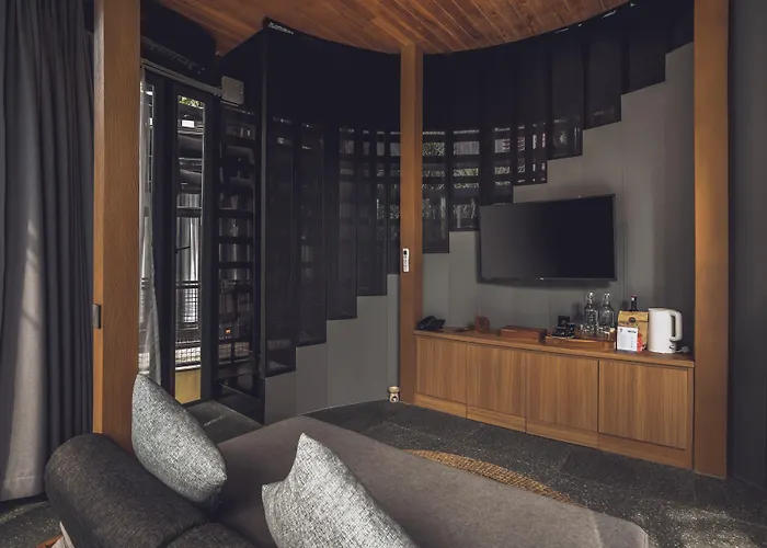 By Ini Vie Hospitality 5* Чангу