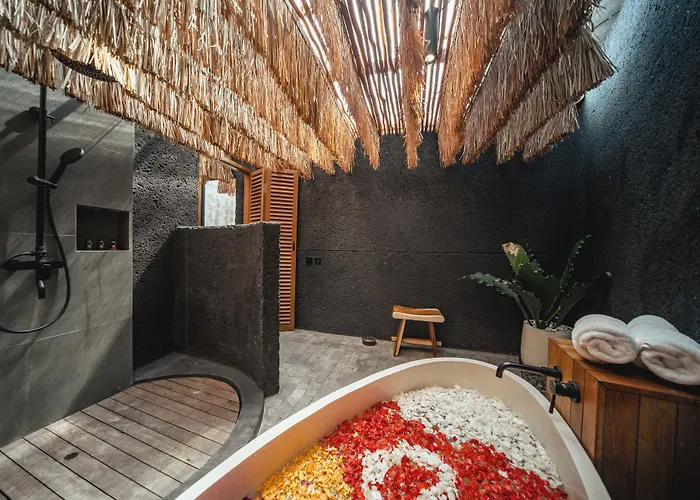 By Ini Vie Hospitality 5* Чангу